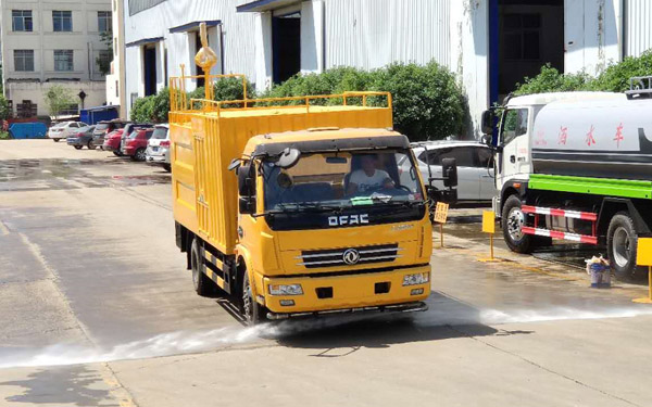 东风D7污水处理车（黄牌）