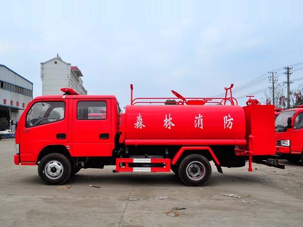 东风双排座消防洒水车