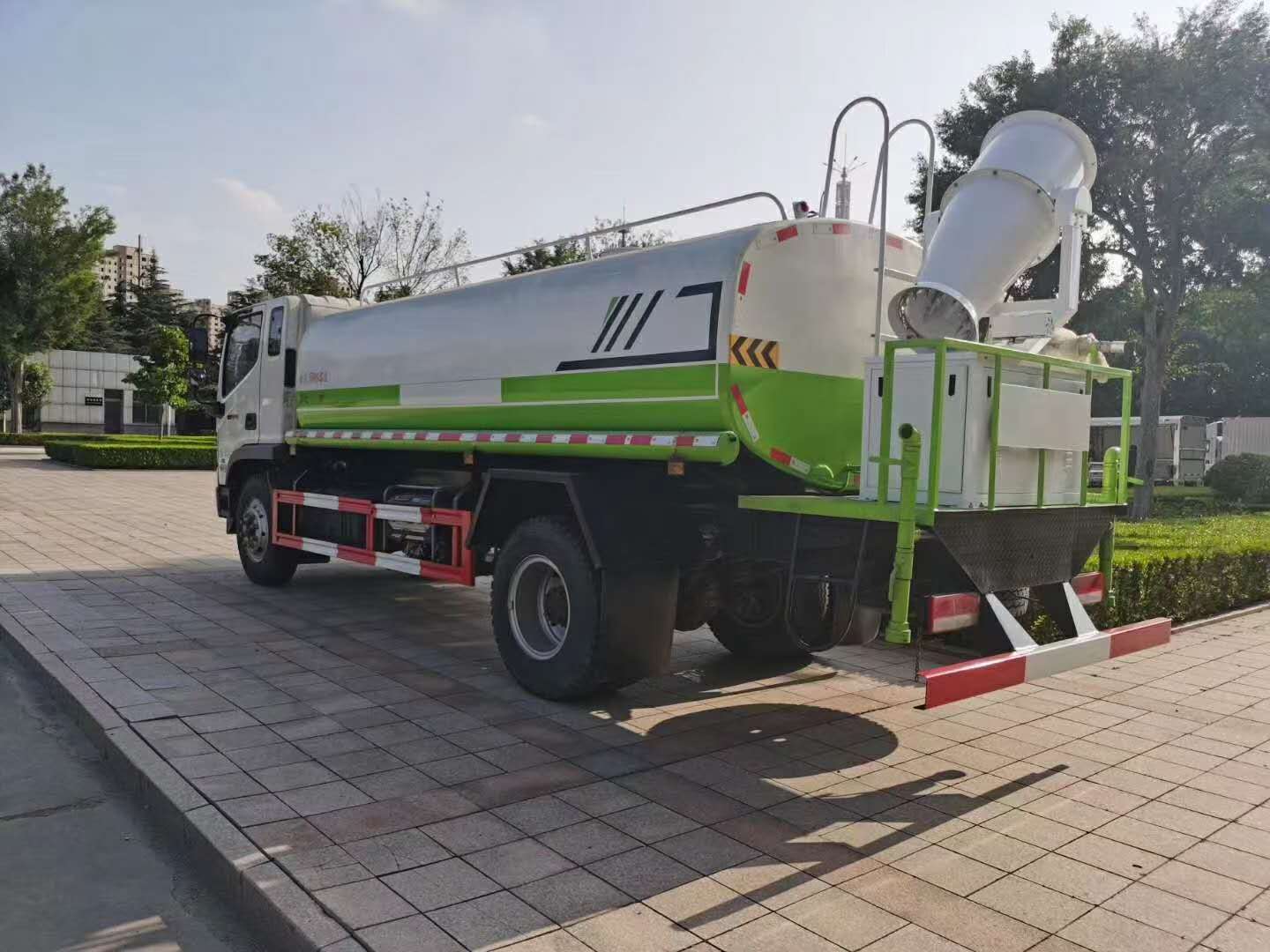 福田福瑞沃12吨洒水车