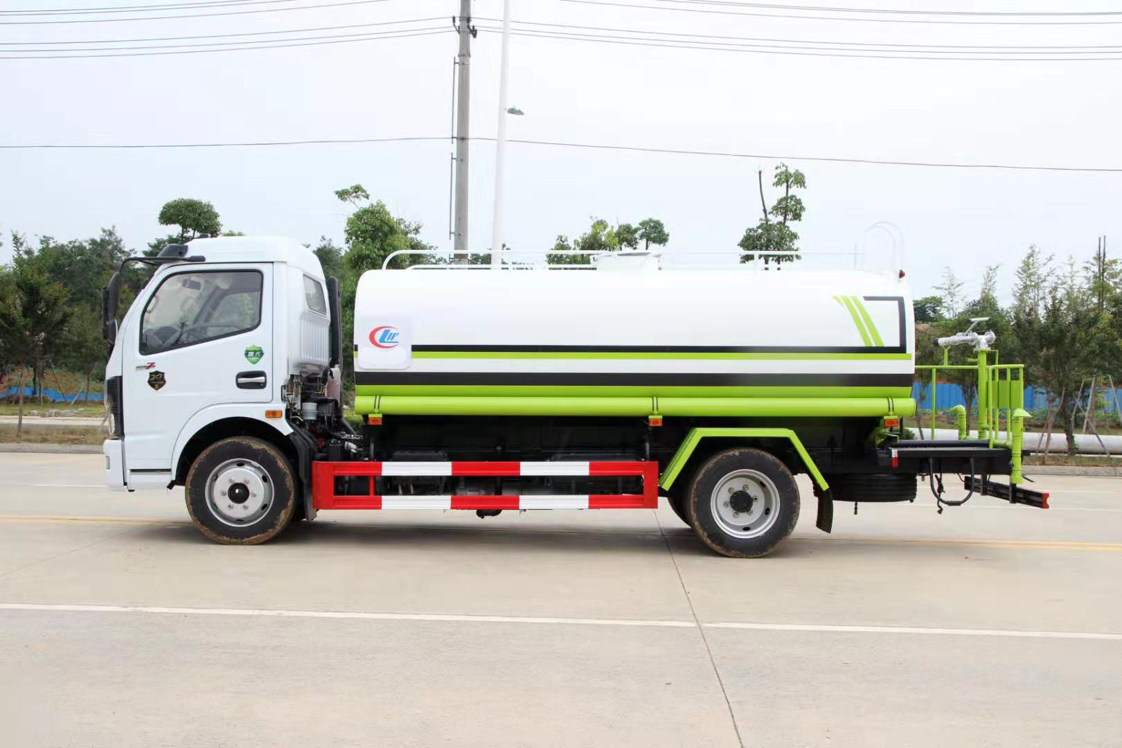 东风9吨洒水车