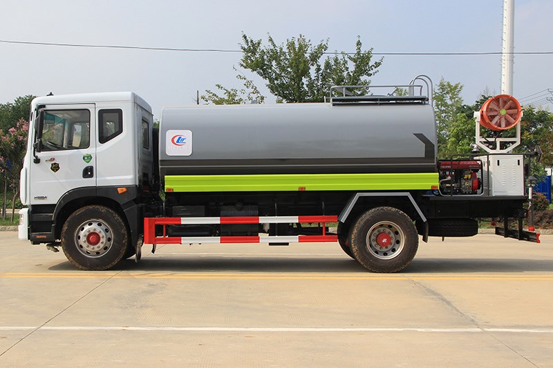 东风D9雾炮洒水车|30-50米雾炮