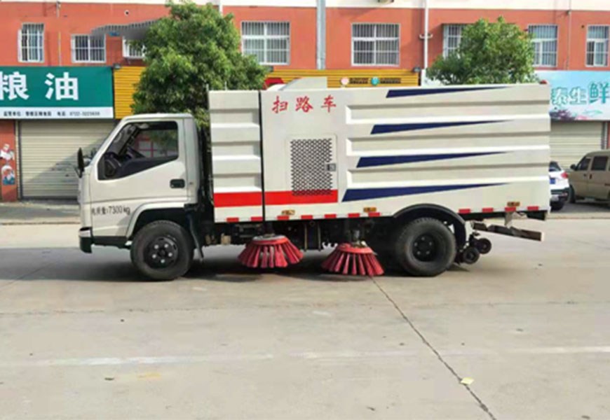 江铃5吨扫路车 水1.5方/尘4方