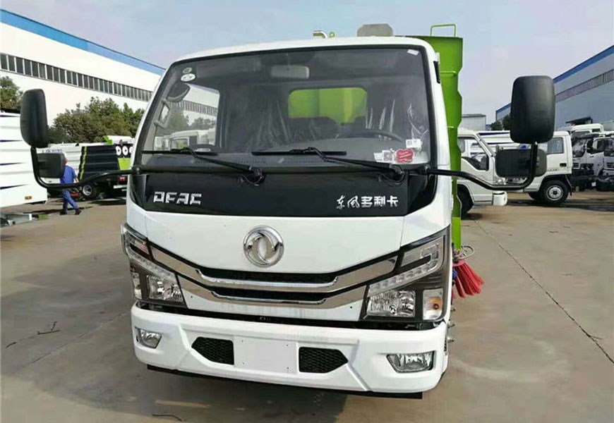 东风5方扫路车 水1.5方/尘4方