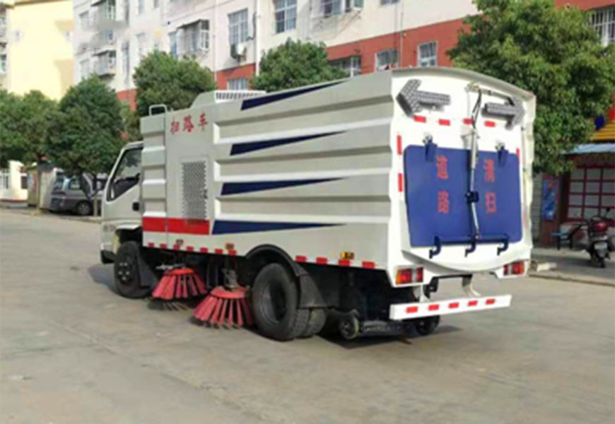 江铃5吨扫路车 水1.5方/尘4方