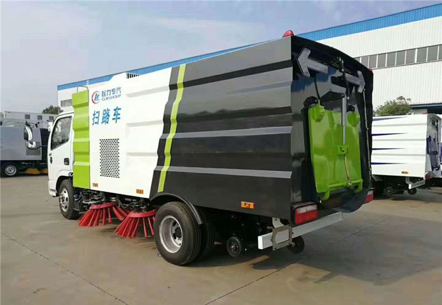 东风5方扫路车 水1.5方/尘4方