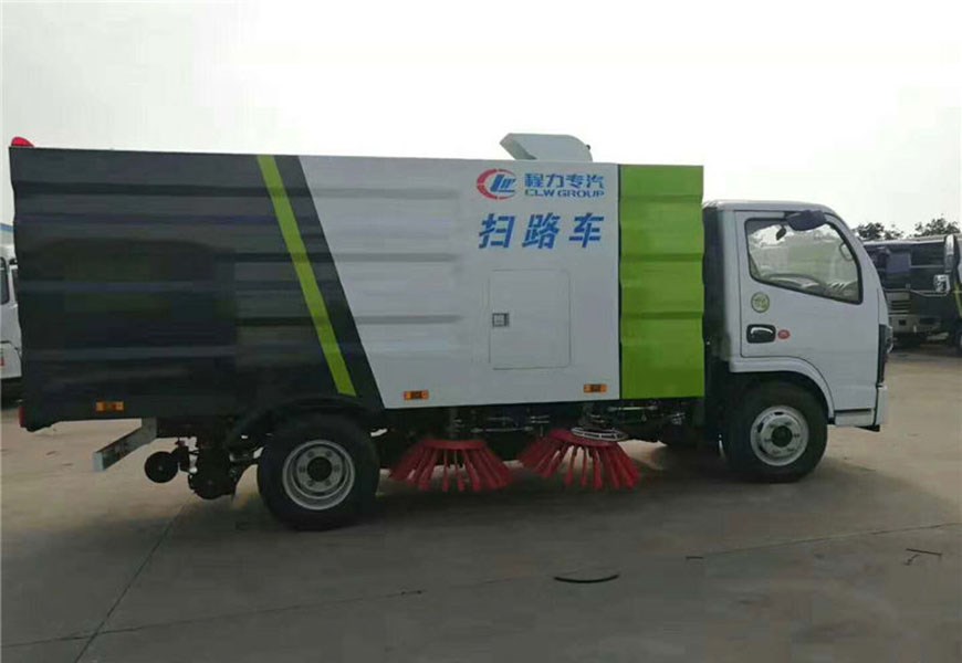 东风5方扫路车 水1.5方/尘4方