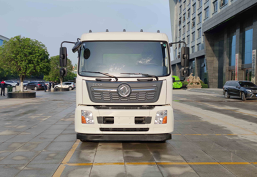 东风天锦12吨扫路车 水4方/尘8方
