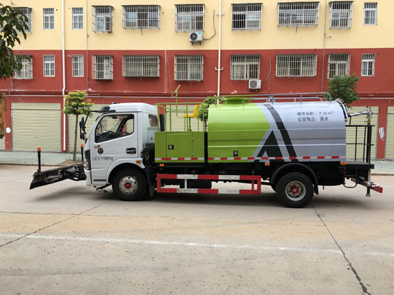 东风多利卡路面清洗车