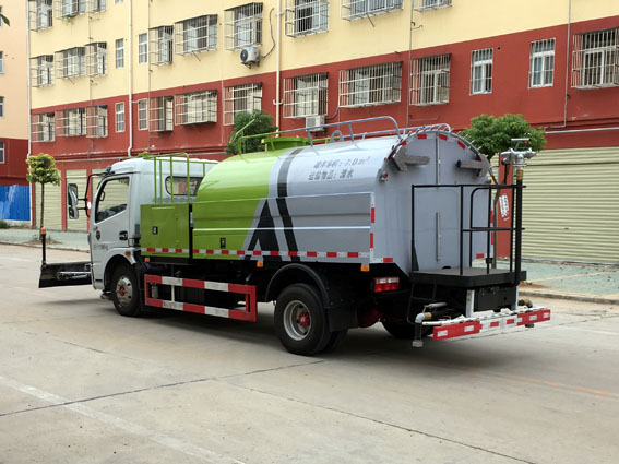 东风多利卡路面清洗车