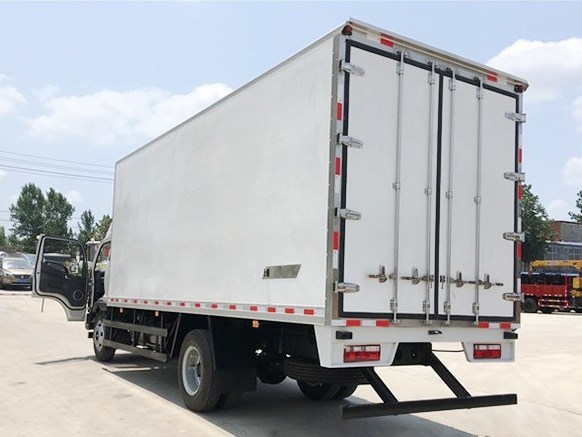 （厢长5.2米）江淮骏铃一排半冷藏车