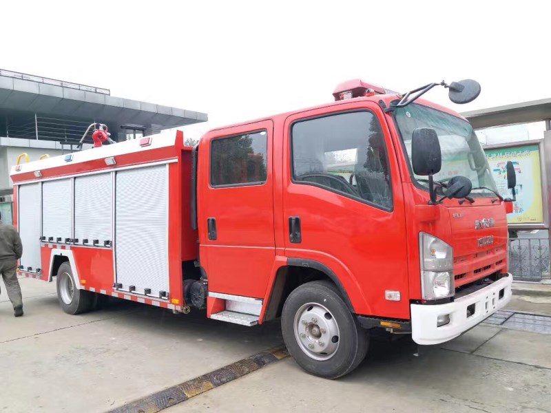 庆铃五十铃6吨水罐消防车