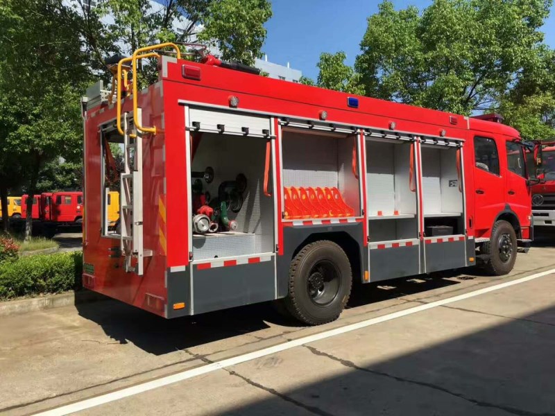 东风天锦7吨水罐消防车