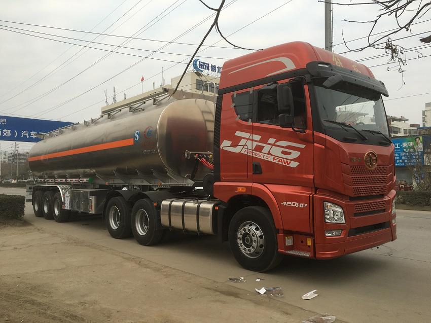40吨半挂油罐车