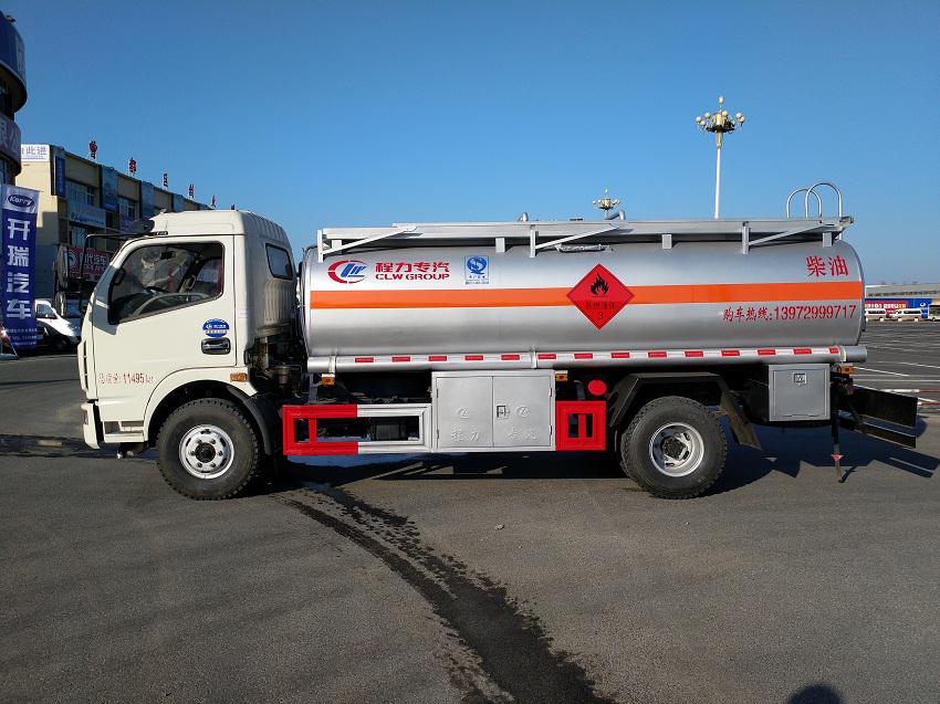 东风多利卡9吨油罐车
