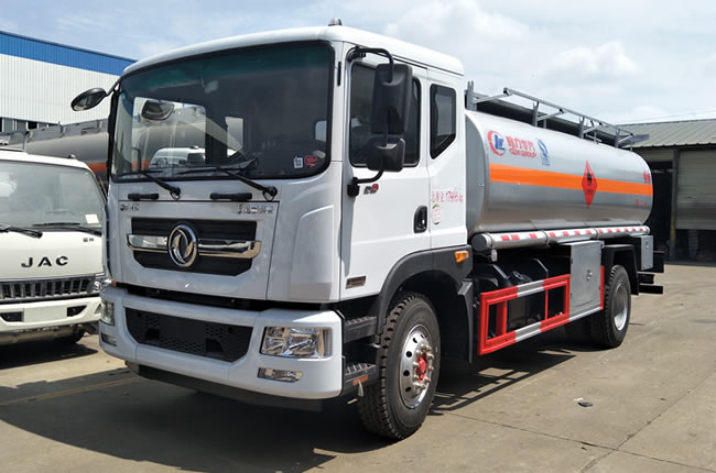 东风D9-13吨油罐车
