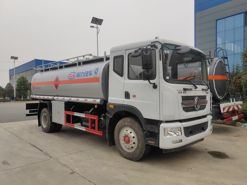 东风D9-13吨油罐车