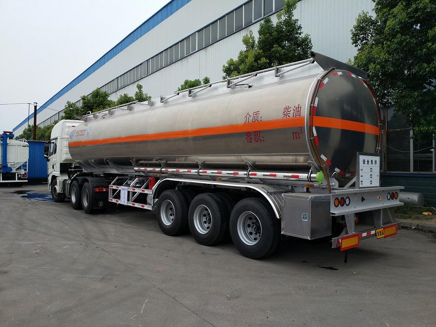 福田欧曼10吨油罐车
