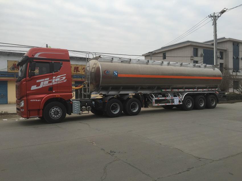 福田欧曼10吨油罐车