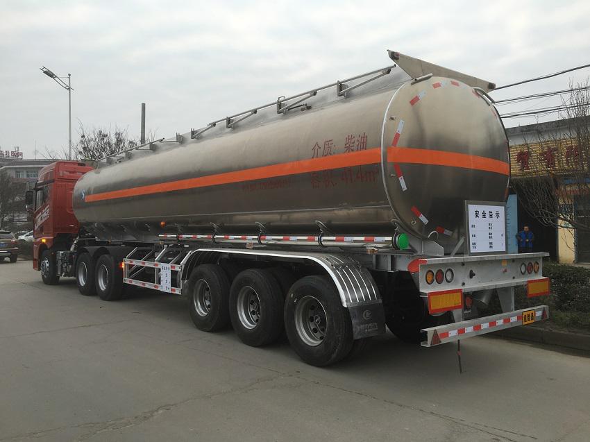 福田欧曼10吨油罐车