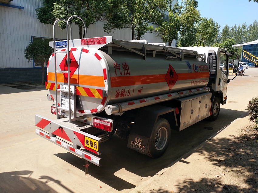 解放虎V5吨油罐车
