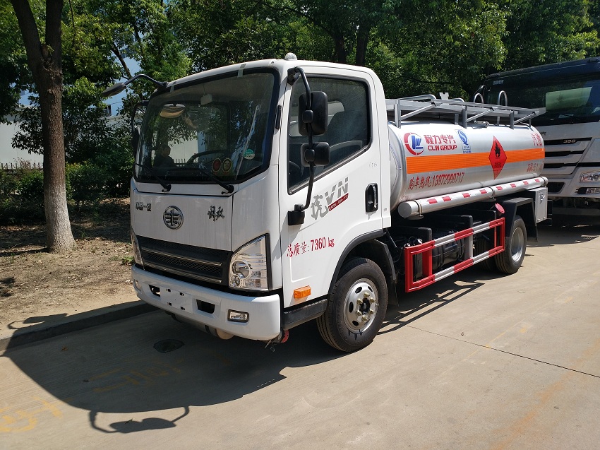 解放虎V5吨油罐车