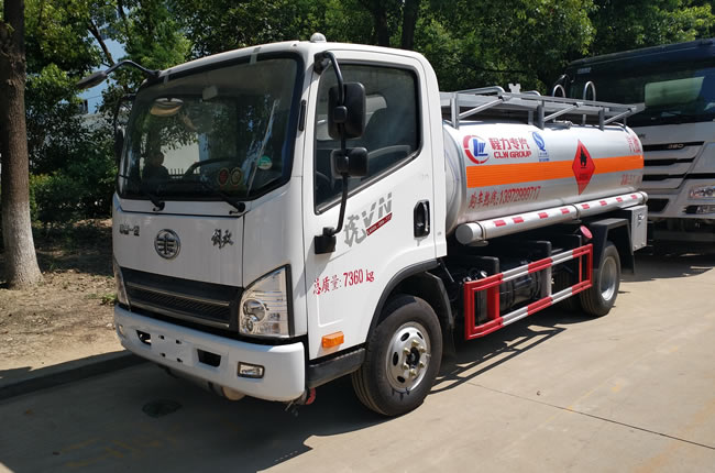 解放虎V5吨油罐车