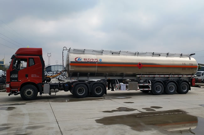 46立方铝合金半挂油罐车