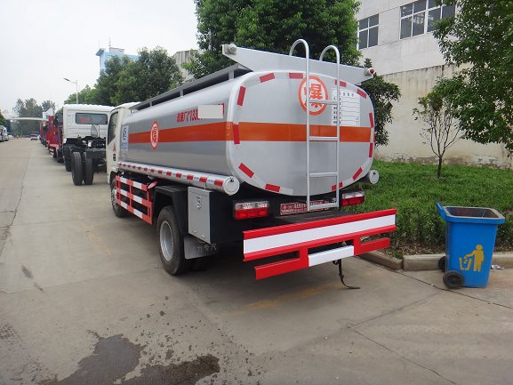 江淮帅铃5吨油罐车