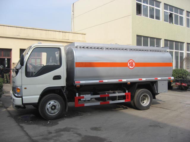 江淮帅铃5吨油罐车