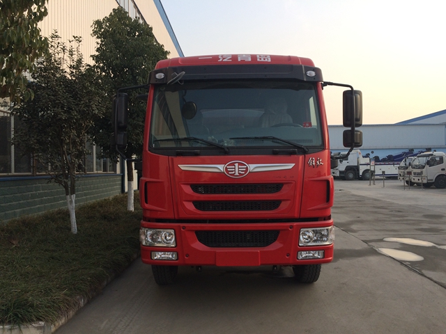 解放10吨油罐车