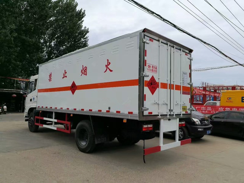 东风6米1（9吨）爆破器材车