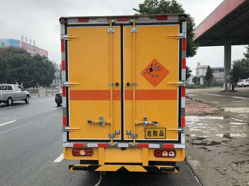 跃进3米3（蓝牌）爆破器材车