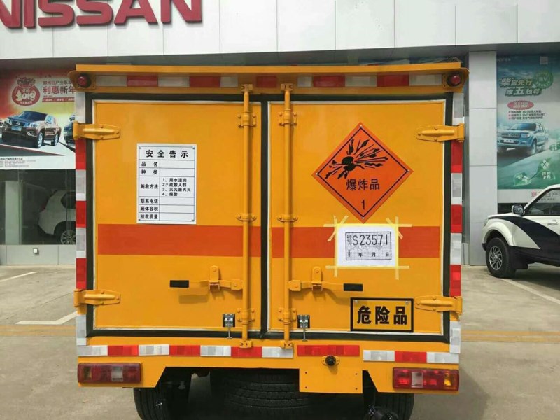 四驱皮卡民爆车