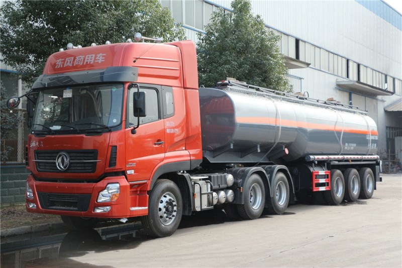 CLW9401GFW型腐蚀性物品罐式运输半挂车