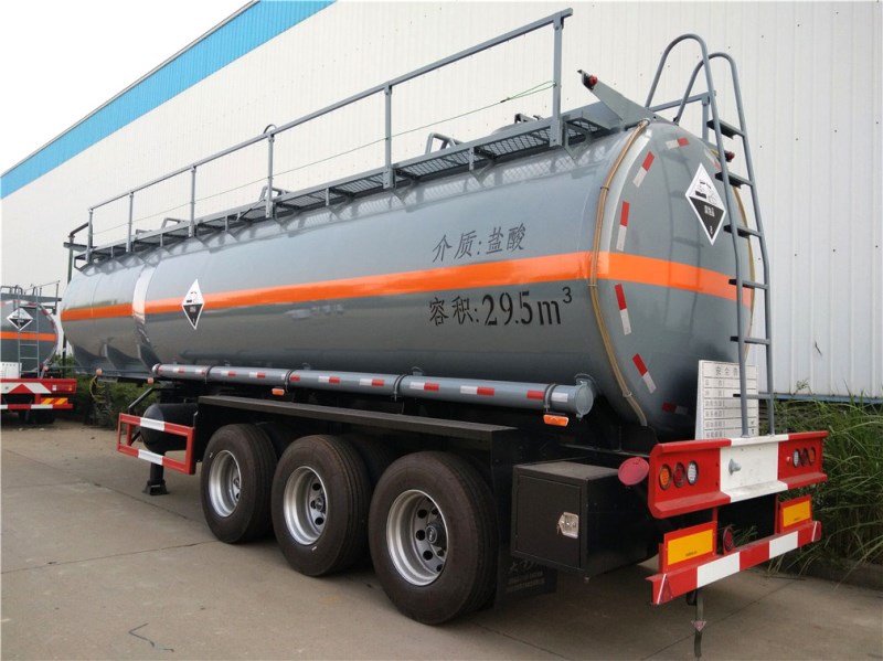 CLW9401GFW型腐蚀性物品罐式运输半挂车