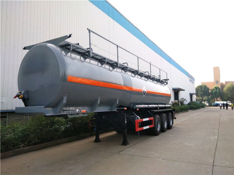 CLW9401GFW型腐蚀性物品罐式运输半挂车