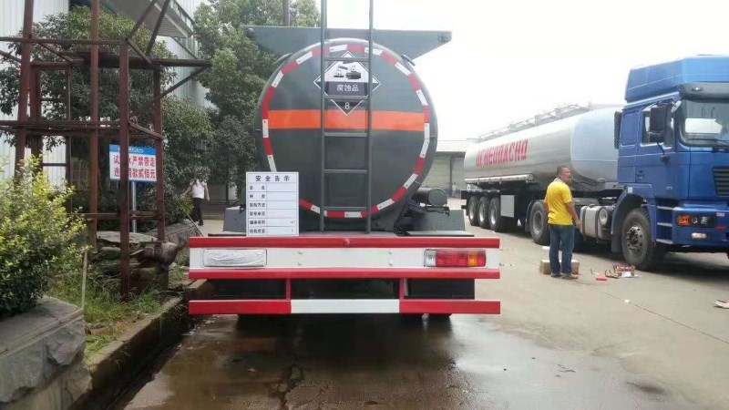 解放单桥8.8方盐酸运输车