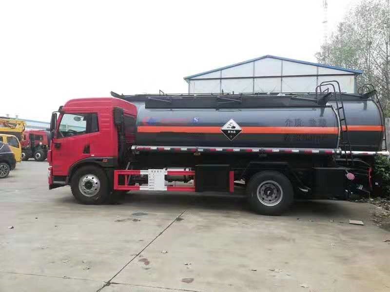 解放单桥8.8方盐酸运输车
