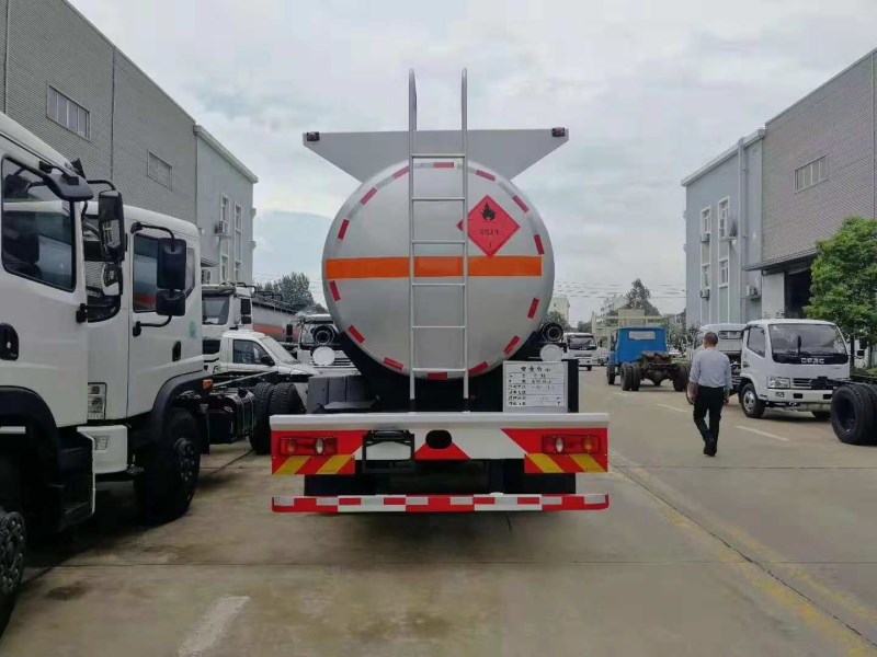 东风天锦单桥15方甲醇罐式运输车