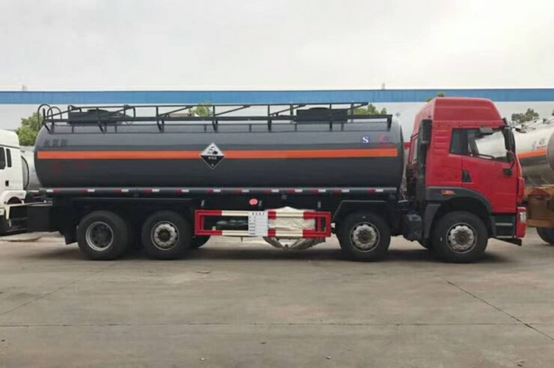 解放前四后六18.1方液碱（硫酸）运输车