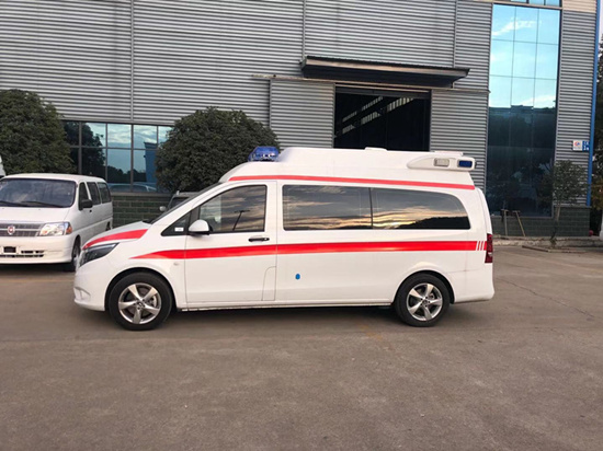 （国六）奔驰新威霆负压救护车