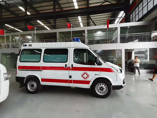 （国六）江铃特顺短轴中顶救护车