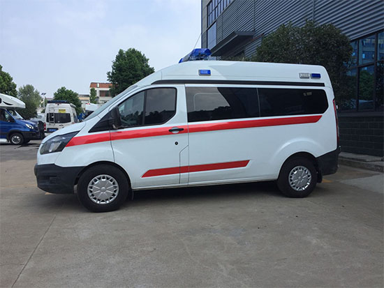 福特全顺V362（自动档）一体化监护型救护车