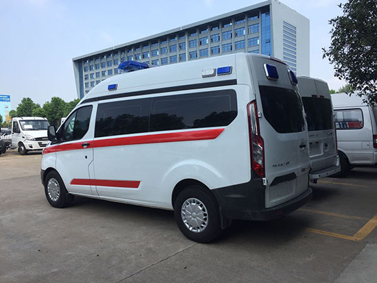 福特全顺V362（自动档）一体化监护型救护车