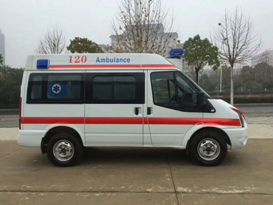 福特新世代V348短轴中顶救护车（国六）