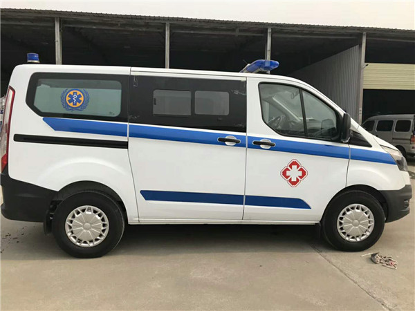 福特全顺短轴低顶救护车