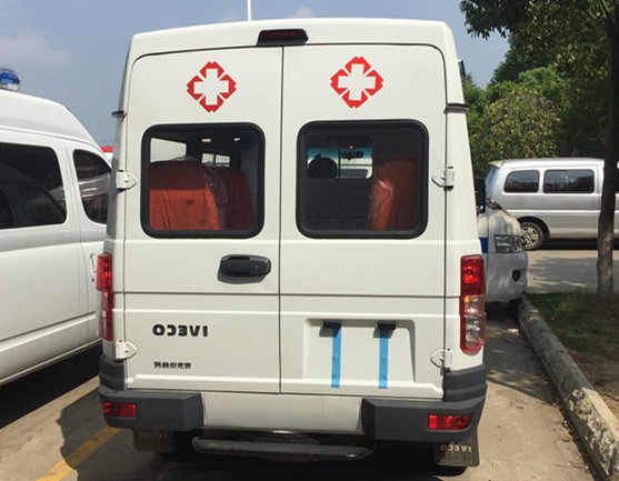 依维柯矿山救护车