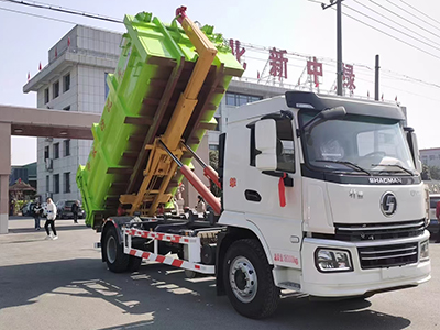 12方污泥运输勾臂车（18吨）